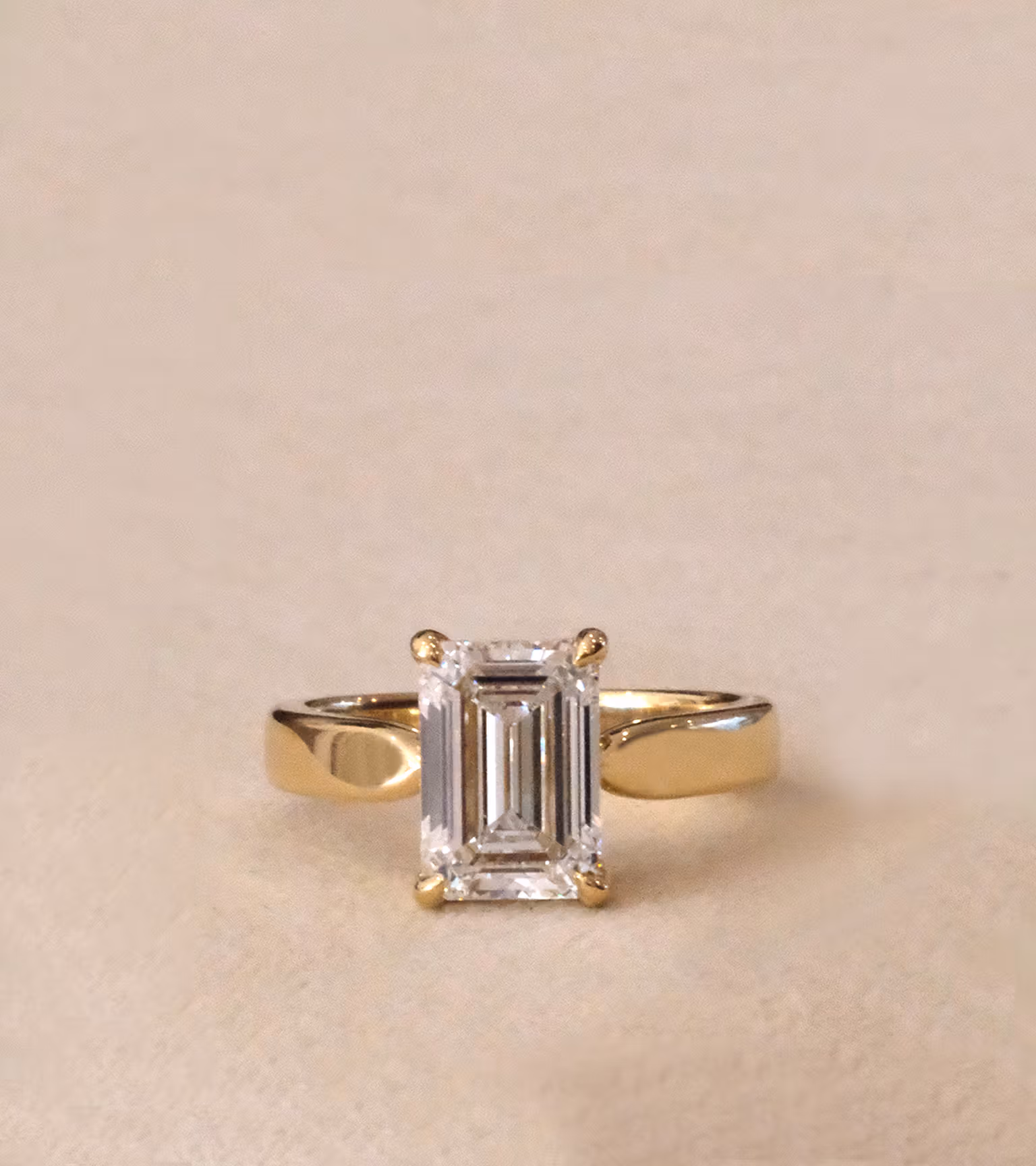 A 14K gold ring set with polki and diamonds